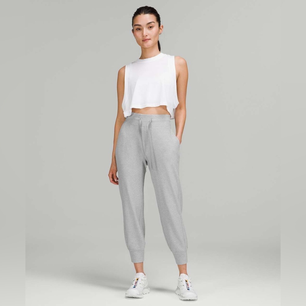 Lululemon heather gray sweatpants/joggers size size 4